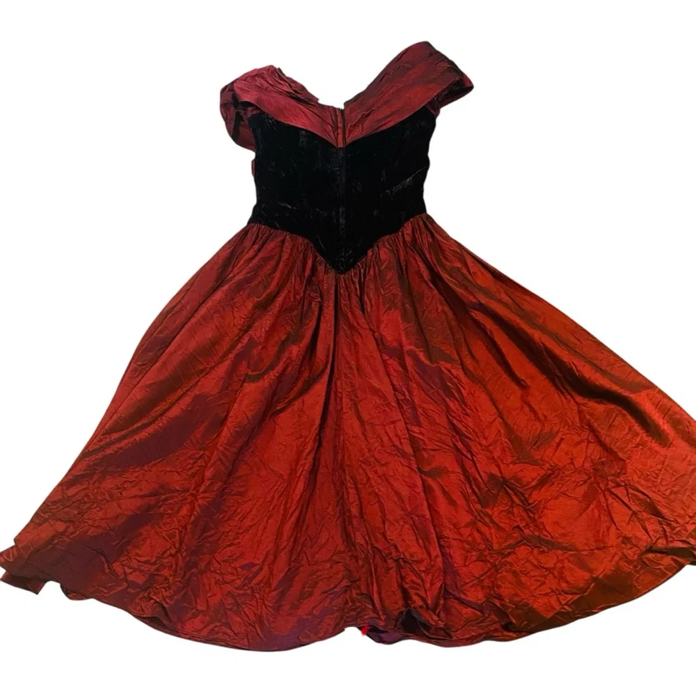 LORALIE Vintage Red Iridescent Wuthering Heights Gown Black Velvet Whimsygoth - Picture 2 of 5